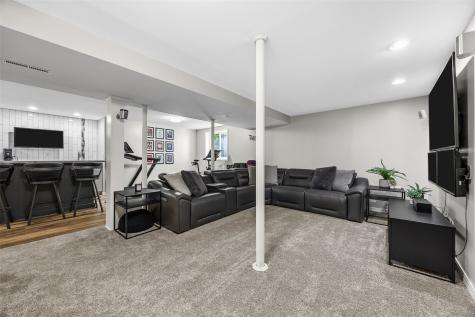 7112 Walden Road NE Cedar Rapids IA 52402
