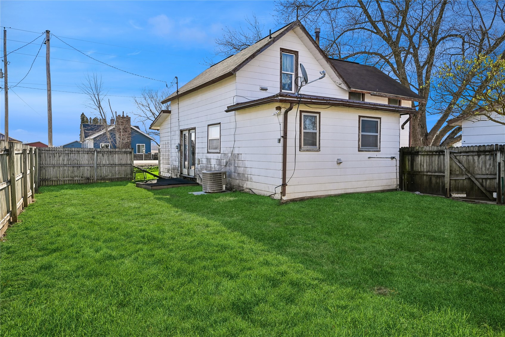 5930 Troy Mills Road Coggon IA 52218