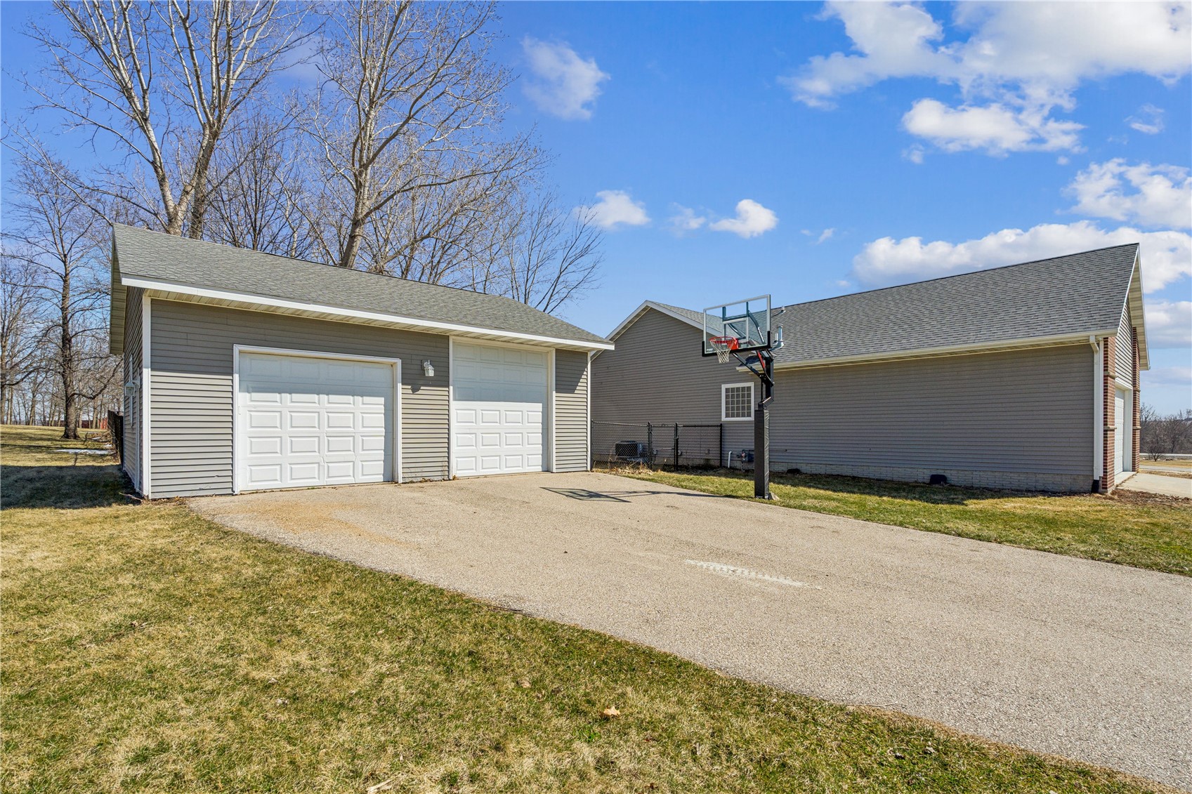 5057 Schwiebert Drive Walker IA 52352