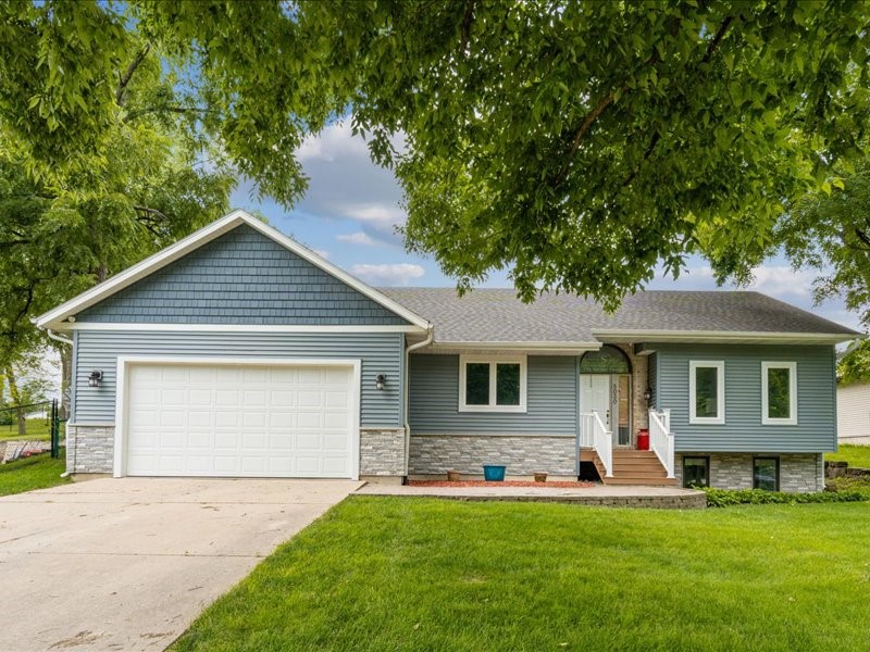 5030 Charter Oak Lane SE Cedar Rapids IA 52403