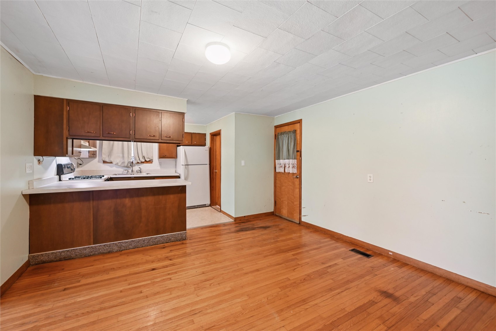 906 6th Avenue Belle Plaine IA 52208