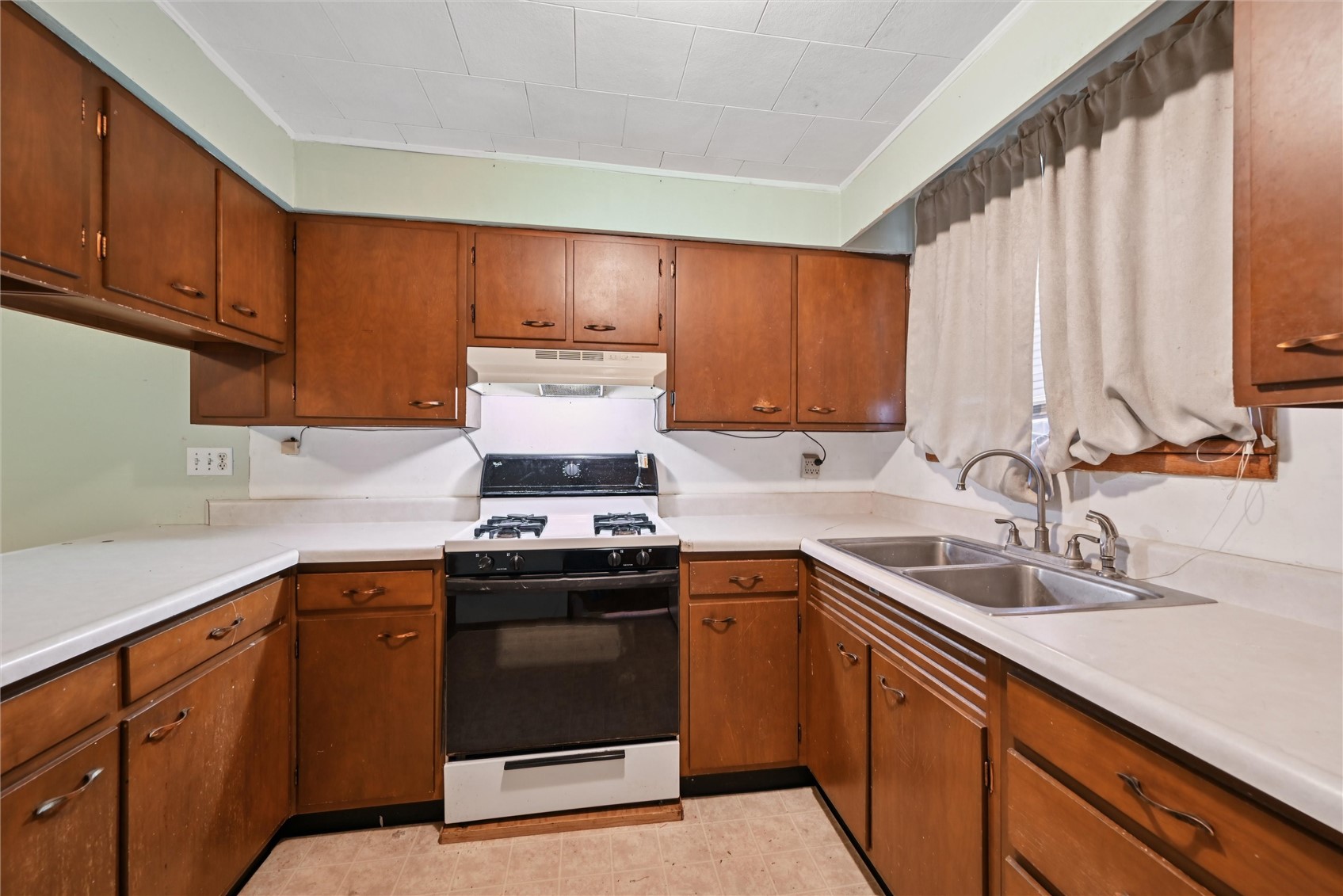 906 6th Avenue Belle Plaine IA 52208