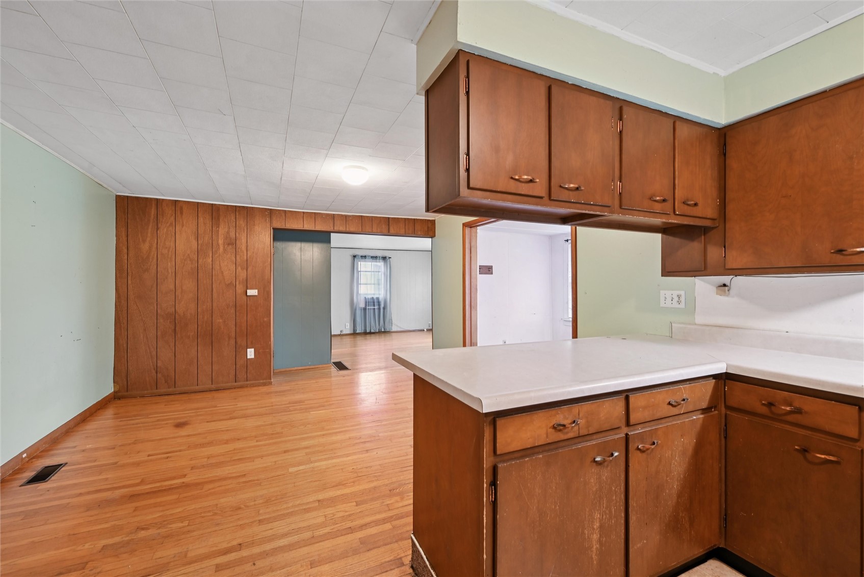 906 6th Avenue Belle Plaine IA 52208