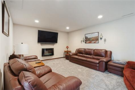 10304 Hall Road Cedar Rapids IA 52411