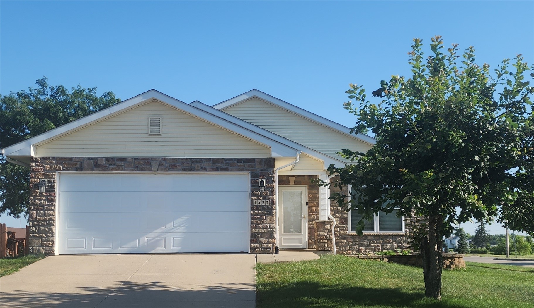 1427 Winchell Drive Drive NE Cedar Rapids IA 52402