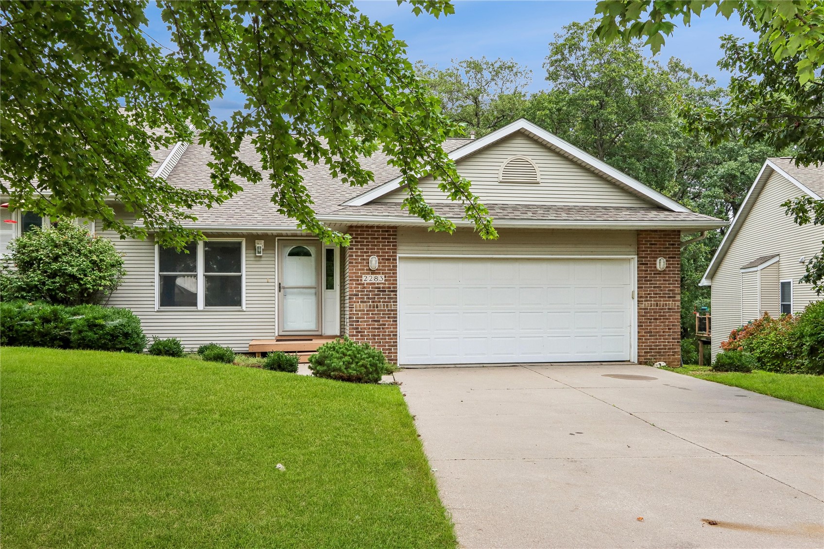 2283 E Grantview Drive Coralville IA 52241