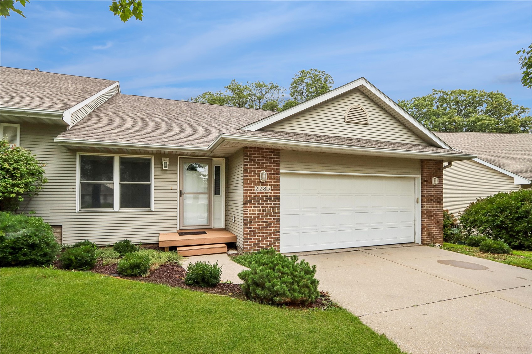 2283 E Grantview Drive Coralville IA 52241