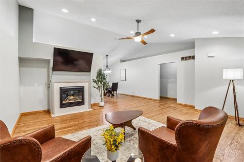 2283 E Grantview Drive Coralville IA 52241