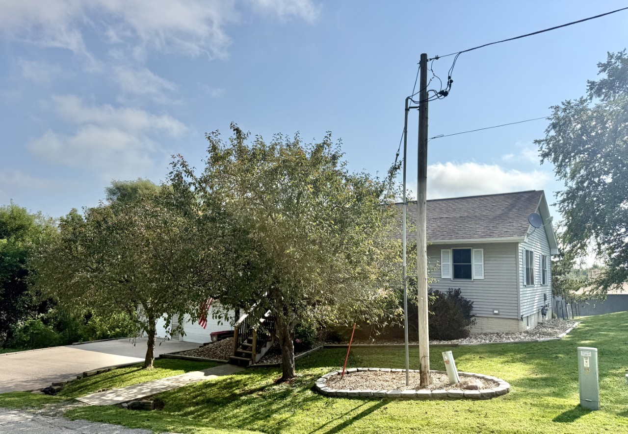 218 S High Avenue Oxford IA 52322
