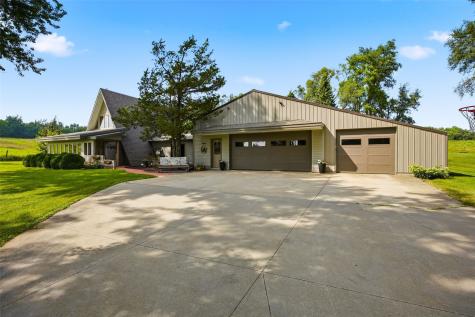 4333 Ring Road Walker IA 52352