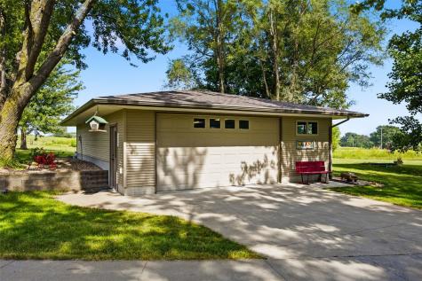 4333 Ring Road Walker IA 52352