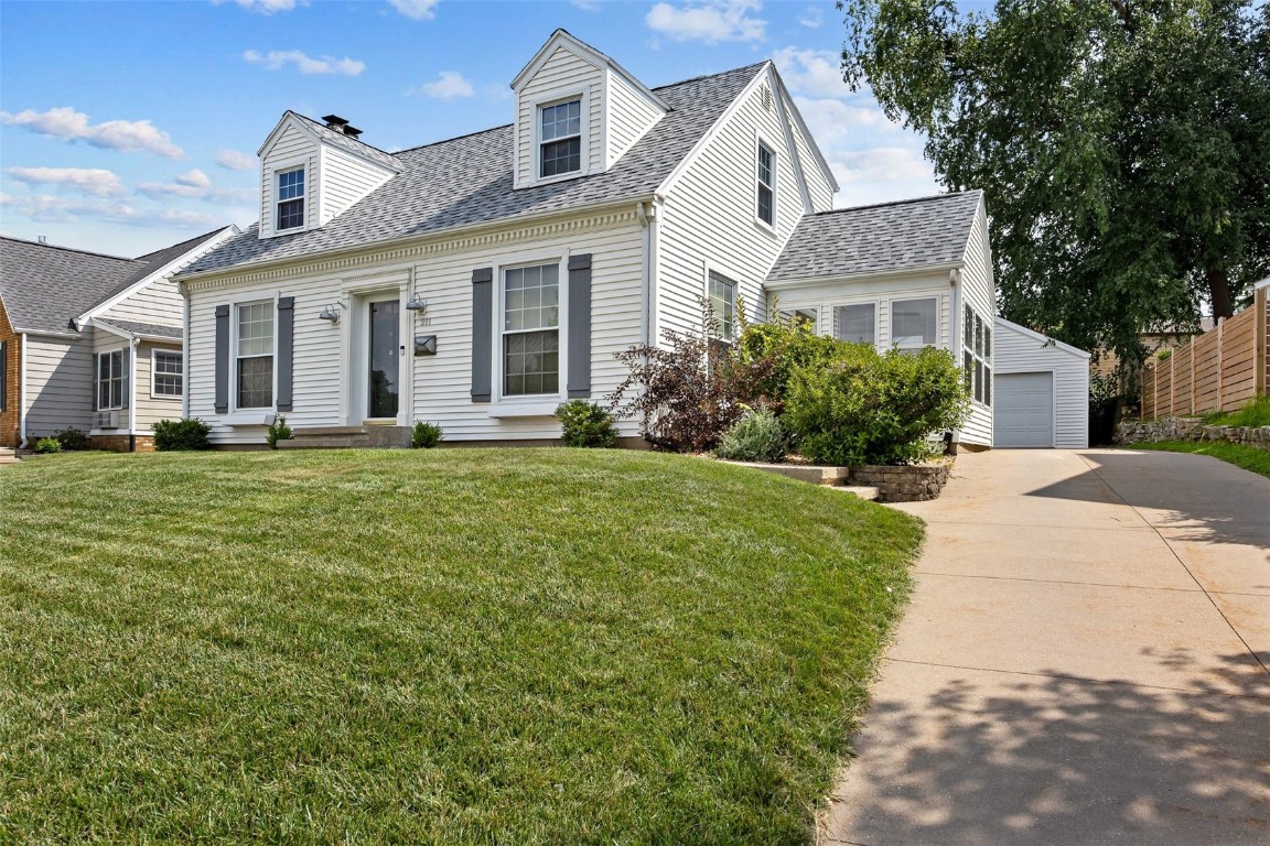 211 26th Street Drive SE Cedar Rapids IA 52403