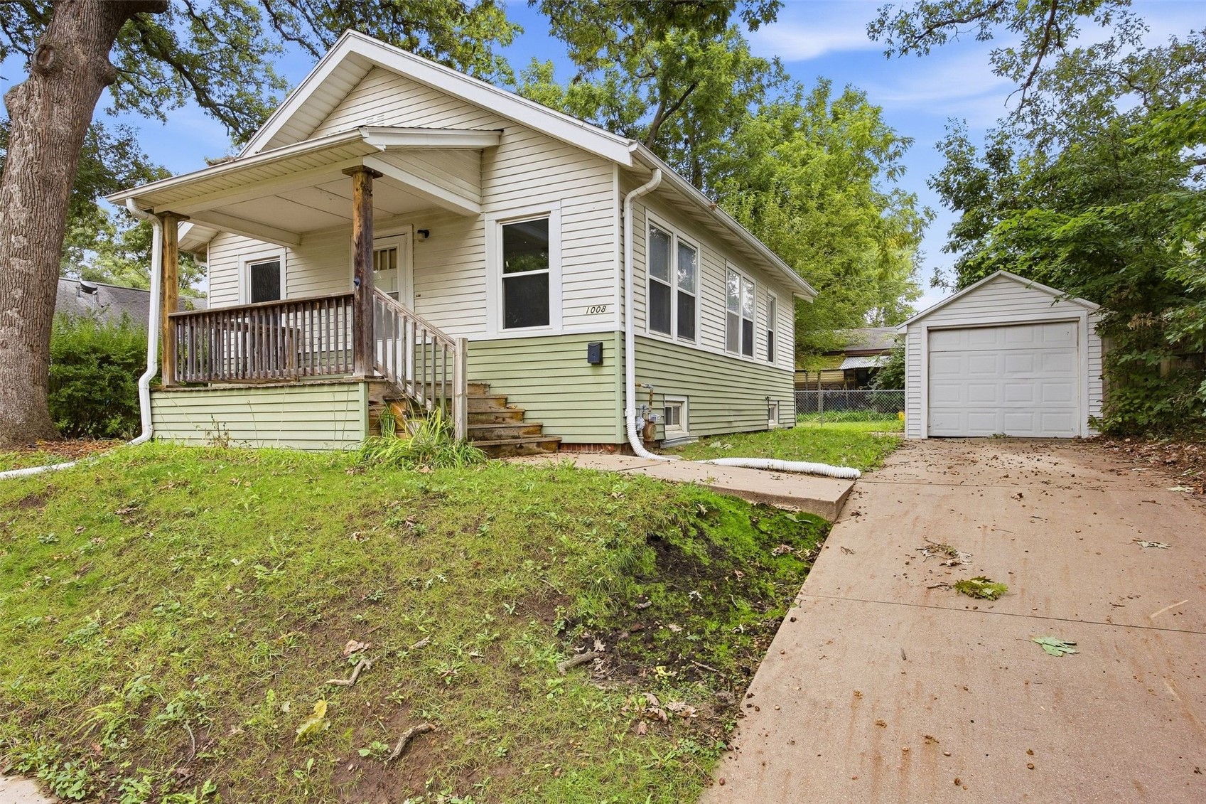 Cedar Rapids IA, 1008 Daniels Street NE