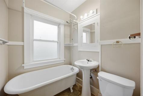 1008 Daniels Street NE Cedar Rapids IA 52402
