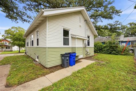1008 Daniels Street NE Cedar Rapids IA 52402