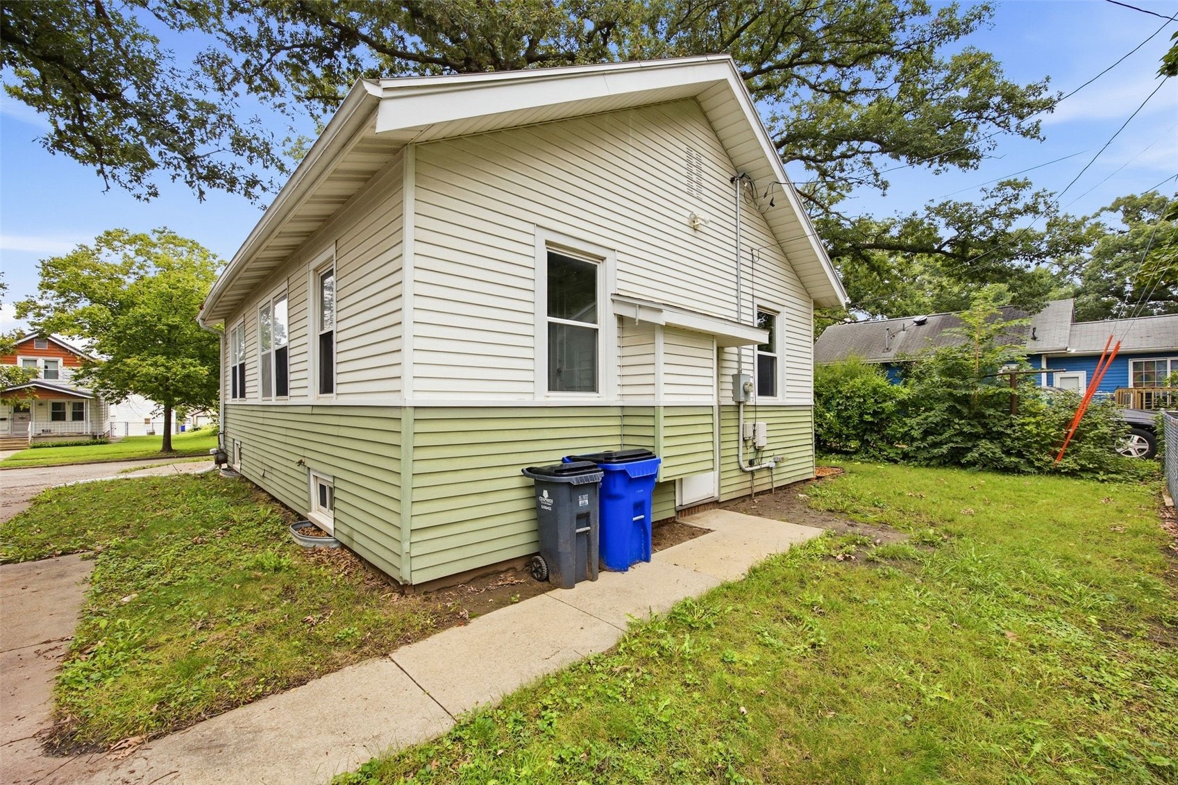 1008 Daniels Street NE Cedar Rapids IA 52402