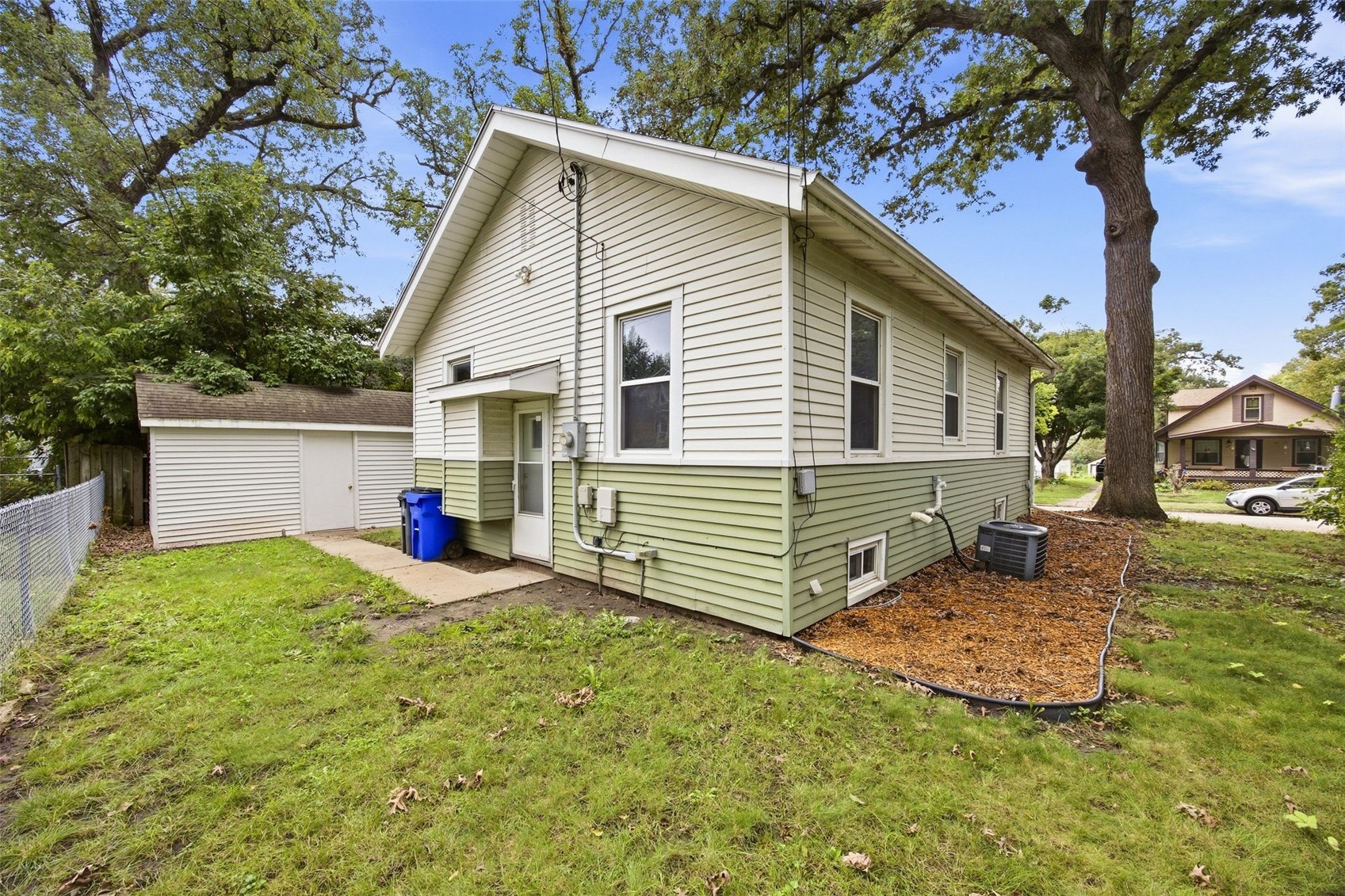 1008 Daniels Street NE Cedar Rapids IA 52402