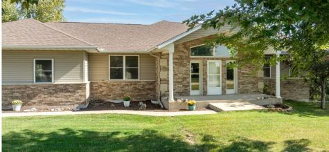 1253 Hillview Court NE Swisher IA 52338