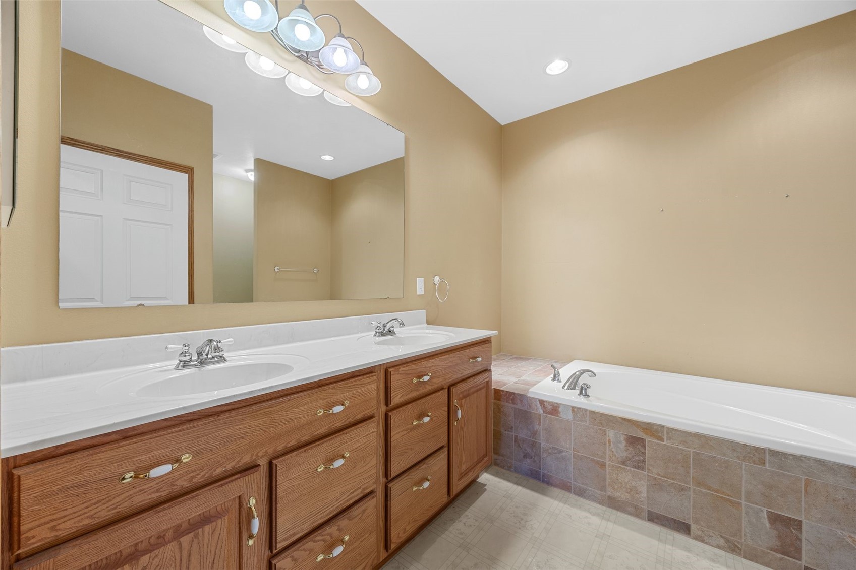 1253 Hillview Court NE Swisher IA 52338