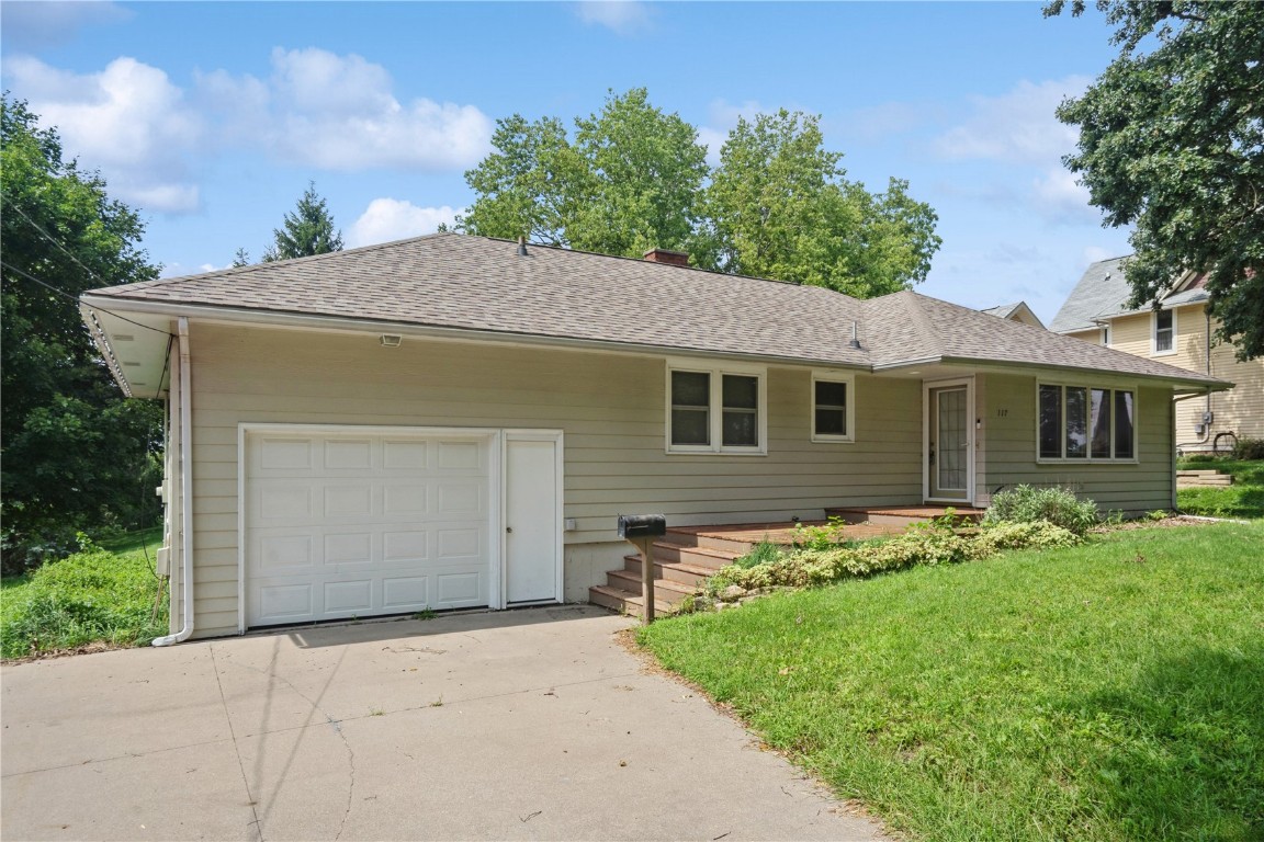 117 10th Avenue SW Mt Vernon IA 52314
