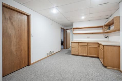 117 10th Avenue SW Mt Vernon IA 52314