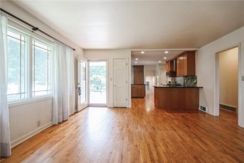 117 10th Avenue SW Mt Vernon IA 52314