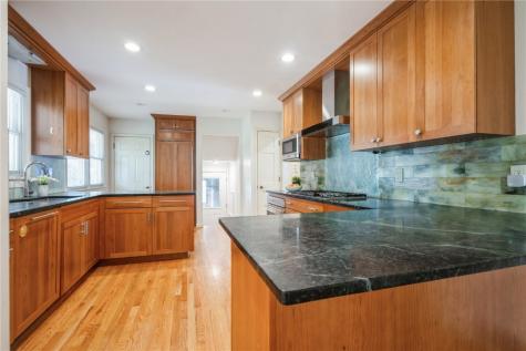 117 10th Avenue SW Mt Vernon IA 52314