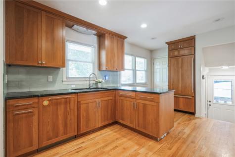 117 10th Avenue SW Mt Vernon IA 52314