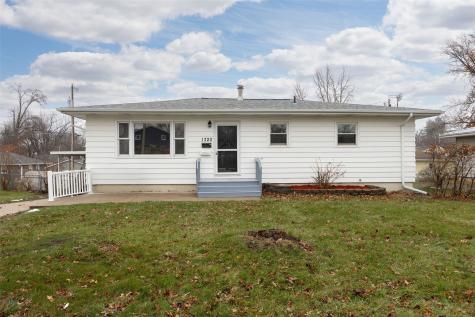 1320 B Avenue Marion IA 52302