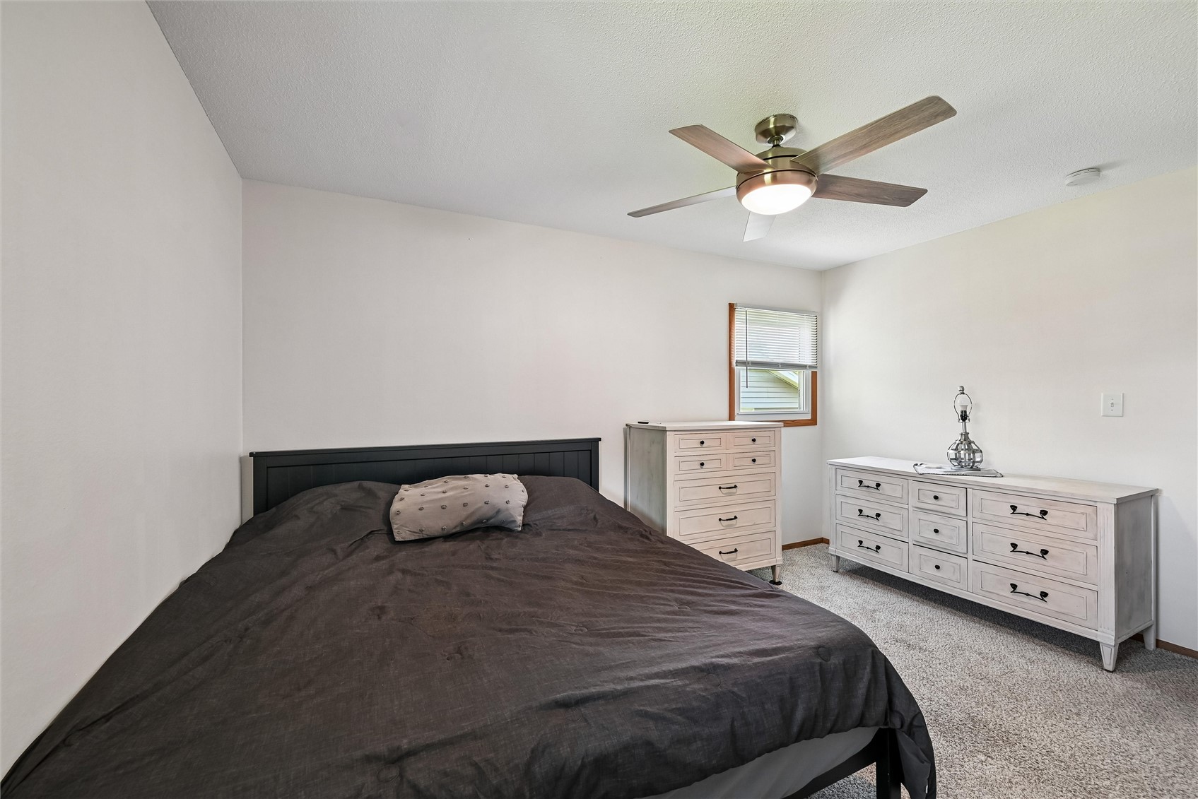4633 White Pine Drive NE Cedar Rapids IA 52402