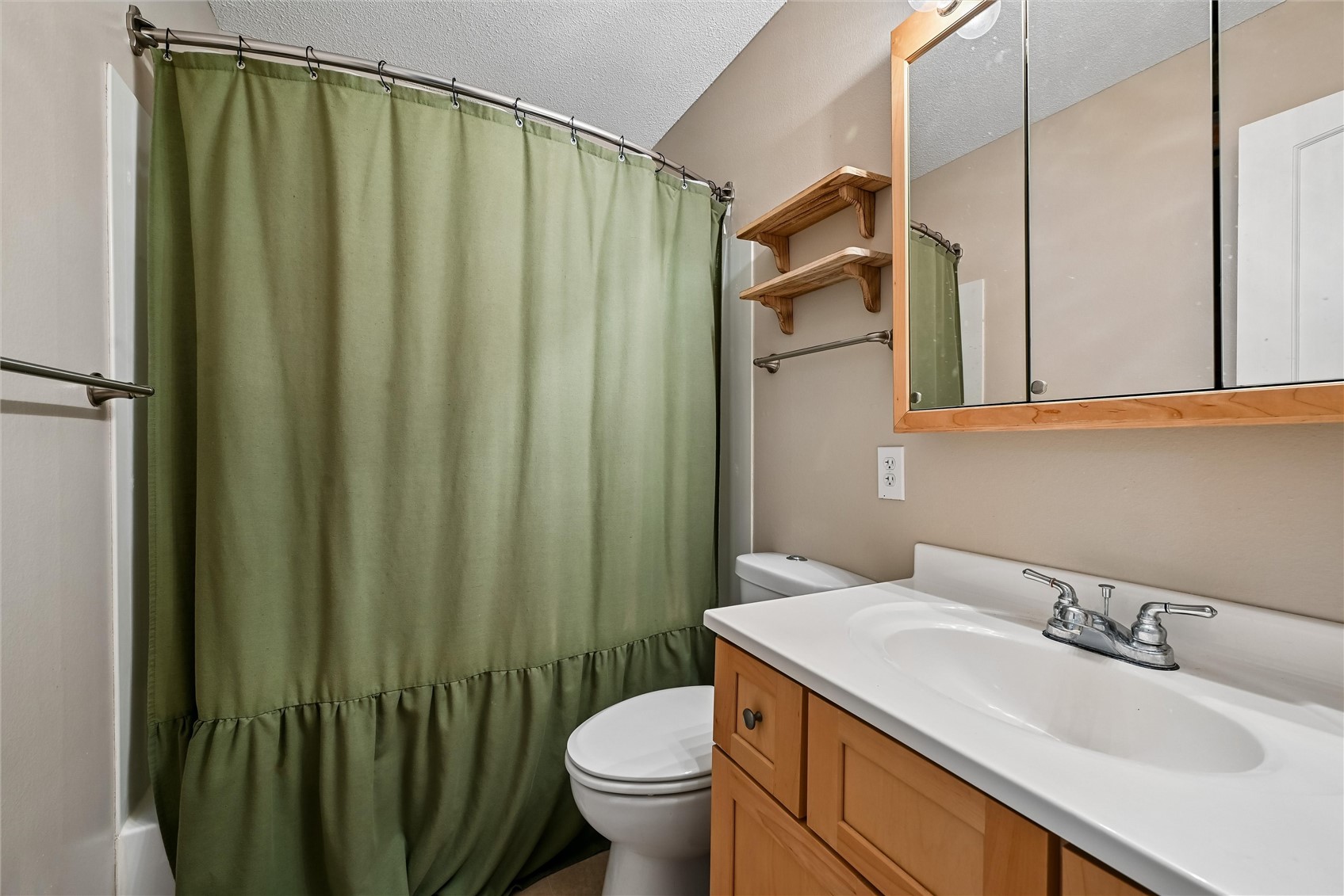 4633 White Pine Drive NE Cedar Rapids IA 52402