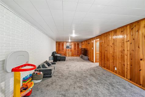 4633 White Pine Drive NE Cedar Rapids IA 52402