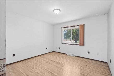 1347 Pp Avenue Marengo IA 52301
