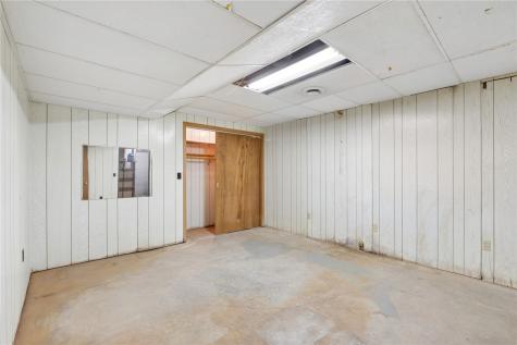 1347 Pp Avenue Marengo IA 52301