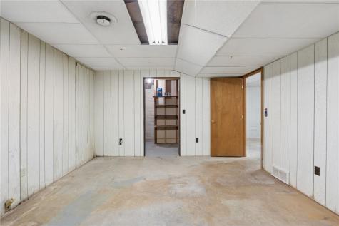 1347 Pp Avenue Marengo IA 52301