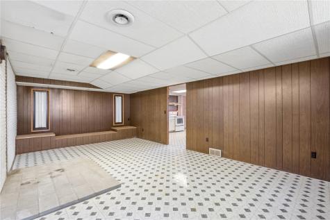 1347 Pp Avenue Marengo IA 52301