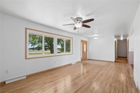 1347 Pp Avenue Marengo IA 52301