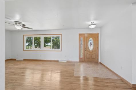 1347 Pp Avenue Marengo IA 52301