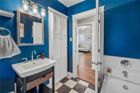 2201 D Street SW Cedar Rapids IA 52404
