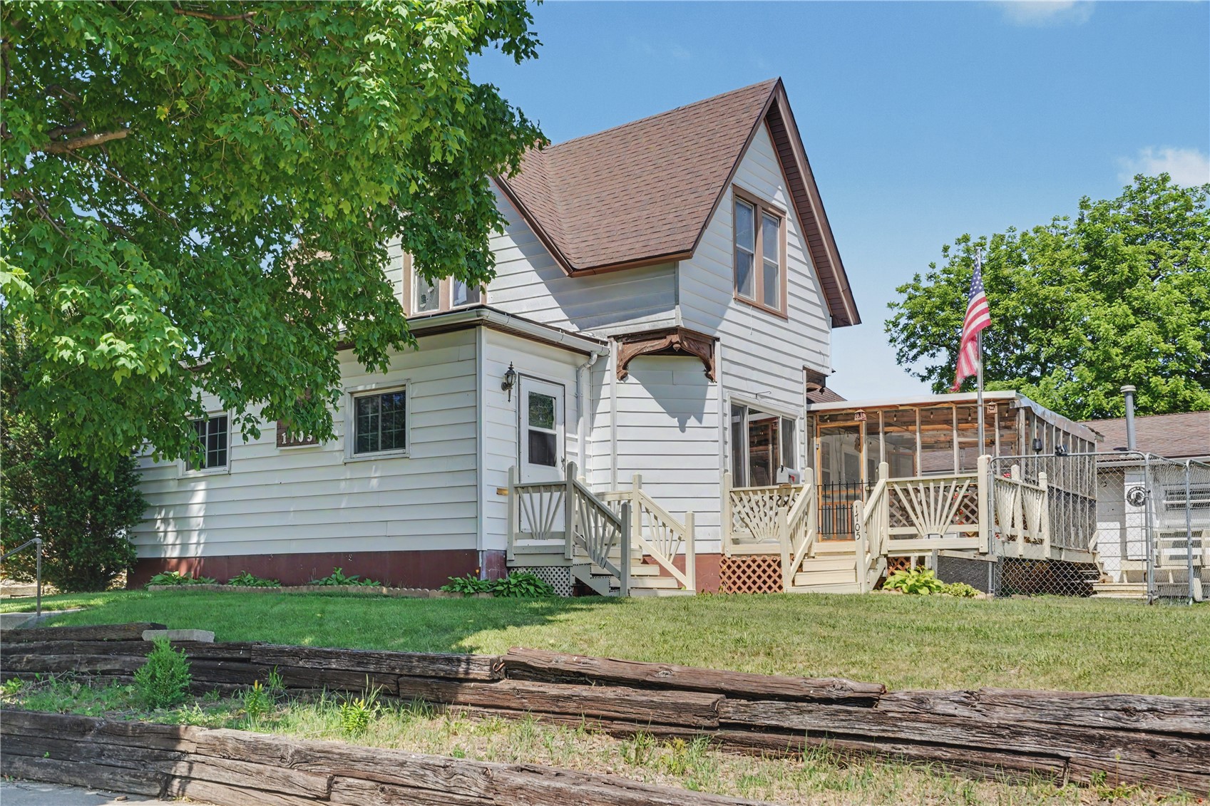 1705 7th Avenue Belle Plaine IA 52208