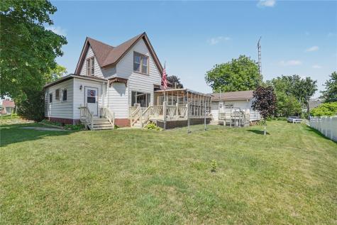 1705 7th Avenue Belle Plaine IA 52208