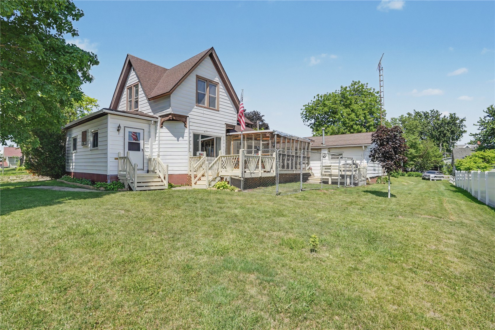 1705 7th Avenue Belle Plaine IA 52208