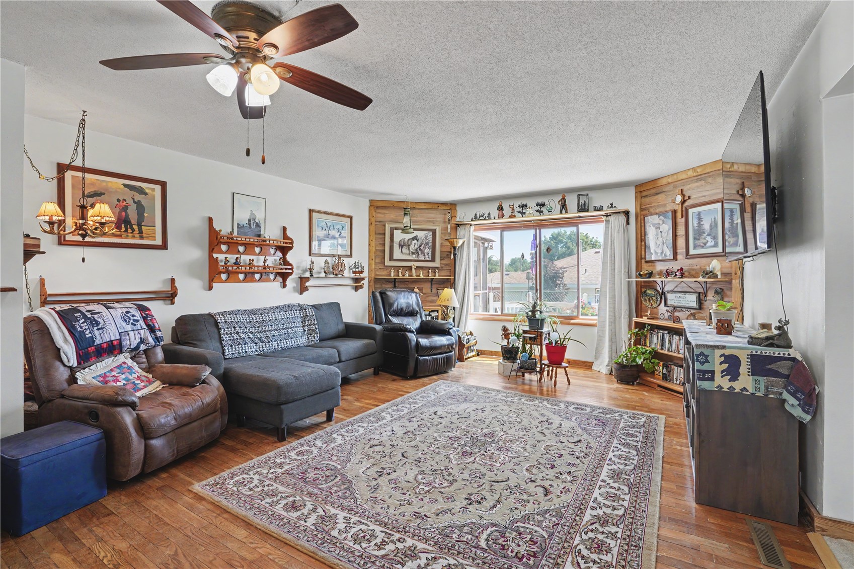 1705 7th Avenue Belle Plaine IA 52208