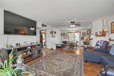 1705 7th Avenue Belle Plaine IA 52208