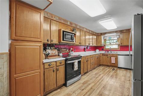 1705 7th Avenue Belle Plaine IA 52208