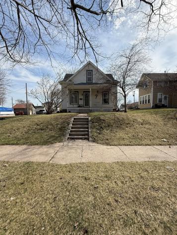 614 E 4th Street Vinton IA 52349