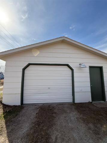 614 E 4th Street Vinton IA 52349