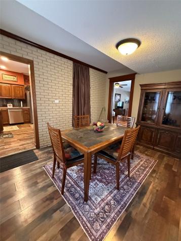 614 E 4th Street Vinton IA 52349