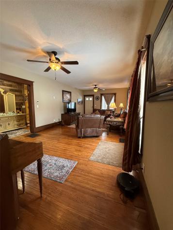 614 E 4th Street Vinton IA 52349