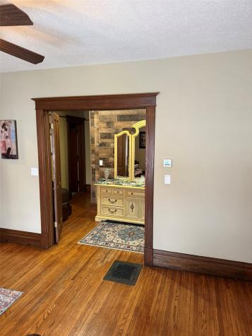 614 E 4th Street Vinton IA 52349